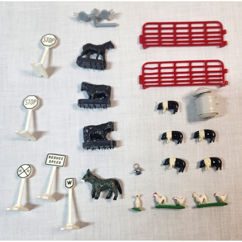 Vintage Lionel Train Farm Tiny‎ Animals Toy Set With Fencing & Signs